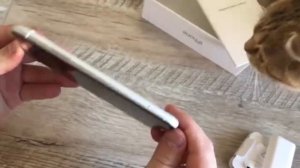 Распаковка iPhone XR, белый цвет