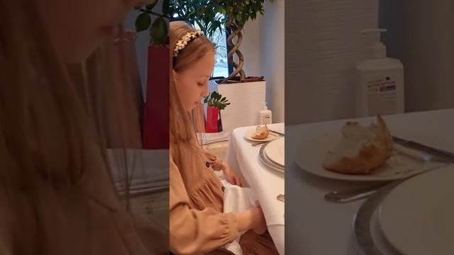 Как пользоваться текстильной салфеткой в ресторане или дома?