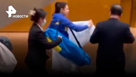 Украинским спортсменкам не дали развернуть политический плакат в Китае на Кубке мира по фехтованию