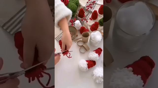 Весёлые гномы из пряжи на ёлку!