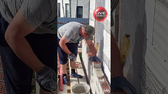 Кладка облицовочного кирпича (полный шов) #строительстводомавидео #домизгазобетона #облицовка