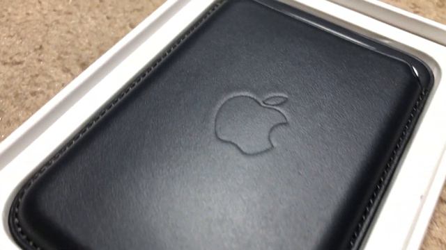 Midnight Silicone Case on Gold iPhone 13 Pro Max on Midnight Leather Wallet смотреть онлайн