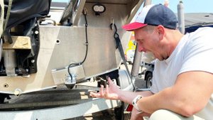 Борьба с датчиком Lowrance, он пока выигрывает.