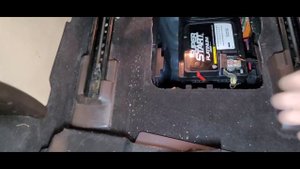 MERCEDES-BENZ GLS450 Battery Location & How to remove it..