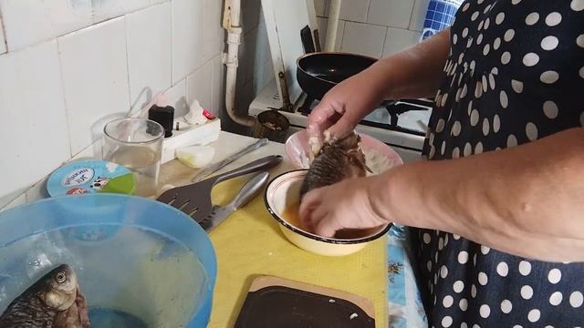 Караси жареные в сметане