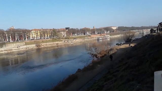 Италия ?? Павия. Исторический мост Ponte Coperto - главная достопримечательность города. Italy Pavi смотреть онлайн