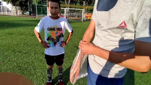 БАТЛ | ВЫПОЛНЯЕМ РАЗНЫЕ ФУТБОЛЬНЫЕ ЧЕЛЛЕНДЖИ: ДАНИИЛ VS АБДУРАХМОН. МЕНЯ ВЫИГРАЛИ В СУХУЮ??? смотреть онлайн