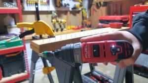 Фанатик Девольта открывает и тестирует Милку. Milwaukee Installation Driver 2505-22 opening and tes