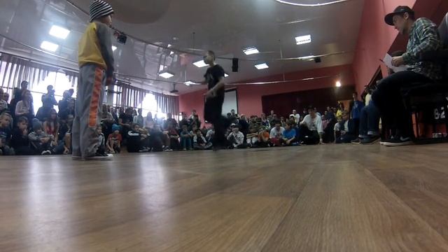 ЖЕСТКОВ МАКСИМ (DOMINANT CREW) VS ЮЛА (BIONIK KIDS) | 1/8 FINAL | PARTY JAM 2013 | АЛЕКСАНДРОВ смотреть онлайн