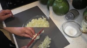 Знакомьтесь, кабачок сорт Поваренок. Просто идеален для фаршировки.