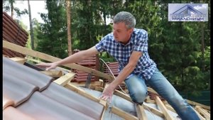 Монтаж кровли из керамической черепицы.