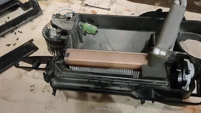 Лада Нива 4&4 Легенда плохо греет печка со стороны водителя. смотреть онлайн