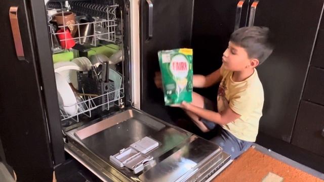 Как правильно заправлять посудомойку#посудомоечнаямашина#посудомойка#стиралка#стиральныемашины