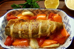 Скумбрия, запеченная на овощах