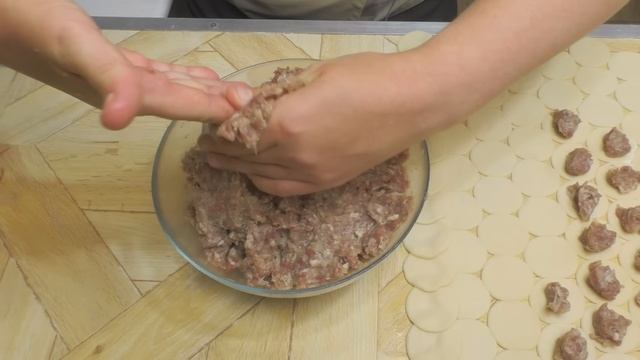 Техника быстрой лепки. Все секреты лепки пельменей в три движения. Как лепить 8 килограмм пельменей?