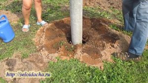 Строим каркасный дом своими руками (часть 3). Закапываем свайный фундамент из асбоцементных труб.