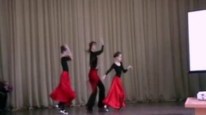 Испанский танец.Фламенко .(flamenco)Танцуют Ира, Саша и Юля
