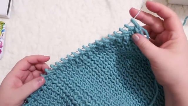 ПРОСТАЯ ШАПКА СПИЦАМИ КРАСИВОЙ ОБЪЕМНОЙ РЕЗИНКОЙ. МАСТЕР КЛАСС ДЛЯ НАЧИНАЮЩИХ. смотреть онлайн