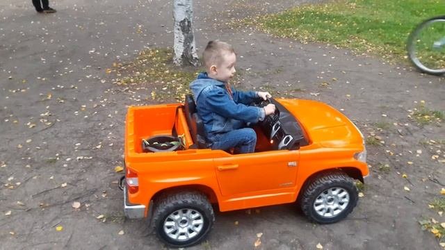Гоняет на Toyota Tundra #3