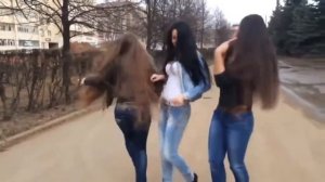 Девушки танцуют, мальчики ревнуют! Милашки такие!