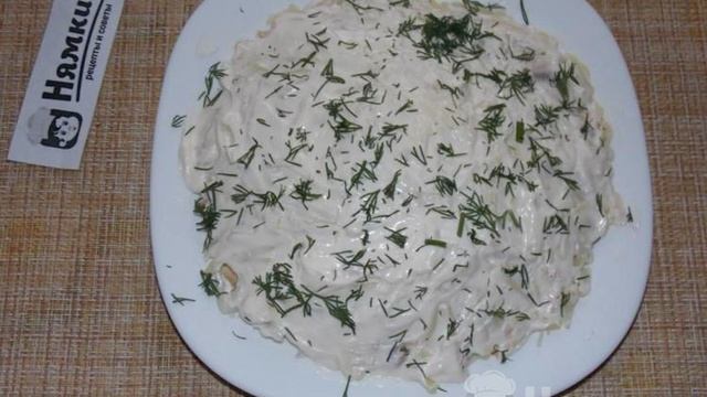Слоеный салат с консервированной горбушей, картофелем и вареными яйцами