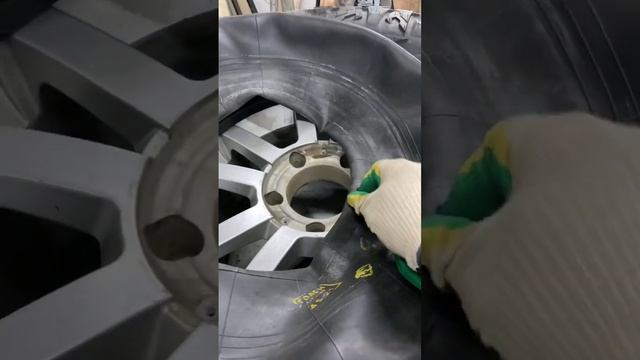 Установка тайрлоков на 37” колеса для двухсотки смотреть онлайн