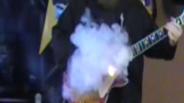 Ace Frehley Signature Gibson with "smoker" смотреть онлайн