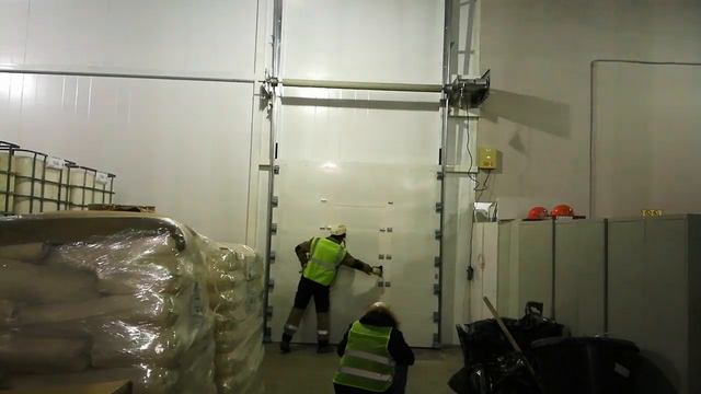 Противопожарные подъемные ворота на заводе "Хенкель-РУС" смотреть онлайн