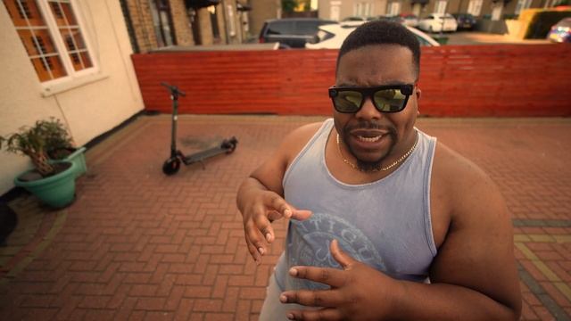 The Busbi Wasp E-Scooter Passes the 150kg TEST смотреть онлайн