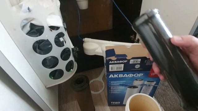 Смена картриджей фильтра для воды Аквафор