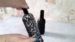 Не спешите выбрасывать стеклянные бутылки. Делаем декор для дома под керамику.