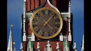 Уже давно римские цифры на часах перевернуты и этого везде не замечают.