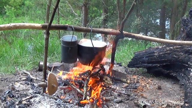 Походная Романтика на Берегу Реки в Лесу у Огня | Готовим в Котелке на Костре Походную Еду | ?