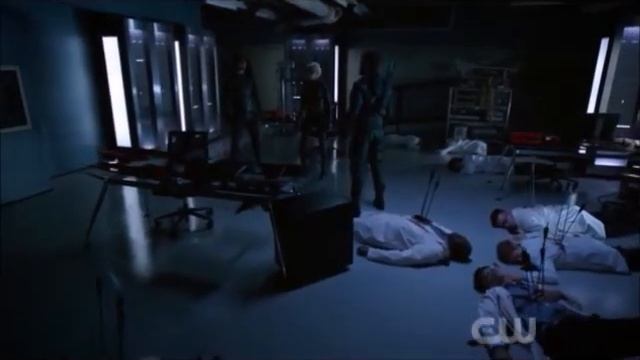 'Arrow 8' - primo episodio in italiano - Oliver e Monitor смотреть онлайн