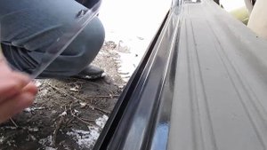 Отваливается пластиковый порог? Ремонт за пару минут