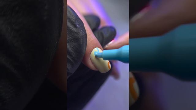 Маркеры снова в деле!? #дизайнногтей #маникюр #ногти #маникюридеи #ногтидизайн смотреть онлайн