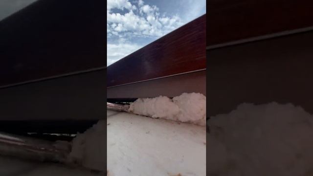 Монтаж ламинированного пластикового окна / цельная конструкция на лоджию / третий этаж смотреть онлайн