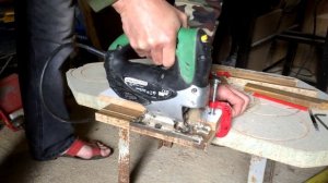 рез лобзиком по направляющей