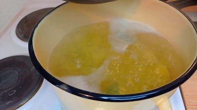 суп с пельменями. мой любимый супешник. Холостяцкое меню смотреть онлайн