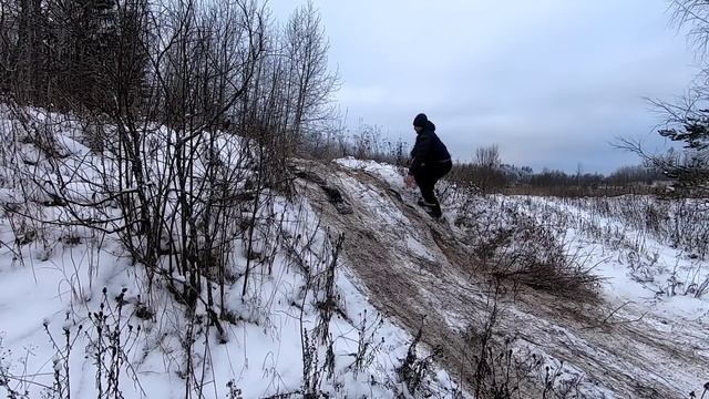 Никогда не РВИ машину, когда можно это НЕ ДЕЛАТЬ! Ледяной пригорок, тест СЭНДТРАКОВ системы спасени смотреть онлайн