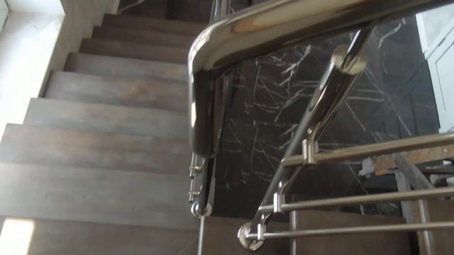 Обзор ограждений из нержавеющей стали компании RODEN в Омске. Пристенный поручень, серия стандарт смотреть онлайн