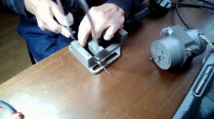 насаживаем шкив на вал электродвигателя