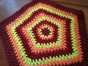 Вяжем пятигранный коврик.Просто,быстро и красиво.