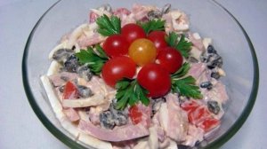 Салат с колбасой и грибами