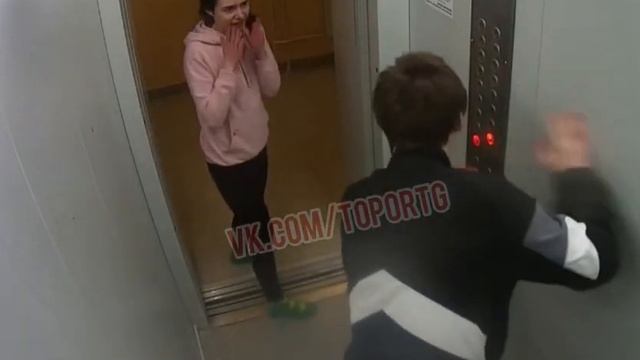 Солевой в лифте. смотреть онлайн