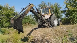 Копаем пруд в саду экскаватором ЮМЗ! Часть-1. Аn excavator digs a pond