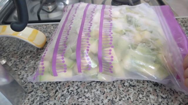 Приготовила тефтели в духовке /Заморозка кабачков, лука. смотреть онлайн