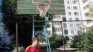 Обучение игре в баскетбол:Ведение мяча,бросок,обводка. Видеоурок №1