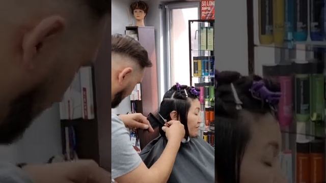 Как подстричь комбинированную форму стрижки на среднюю длину волос #учимся #стильныестрижки