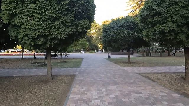 Лермонтоский Театралный сквер в Ставрополе. Памятник мэру Джатдоеву. Правильно ли выбрали место.